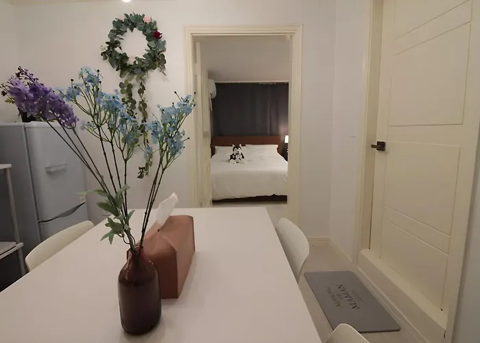 Smart -5 Min Walk From Hongik Univ Exit3 2 Room, 3 Beds ,max 6 Ppl, 2nd Floor
