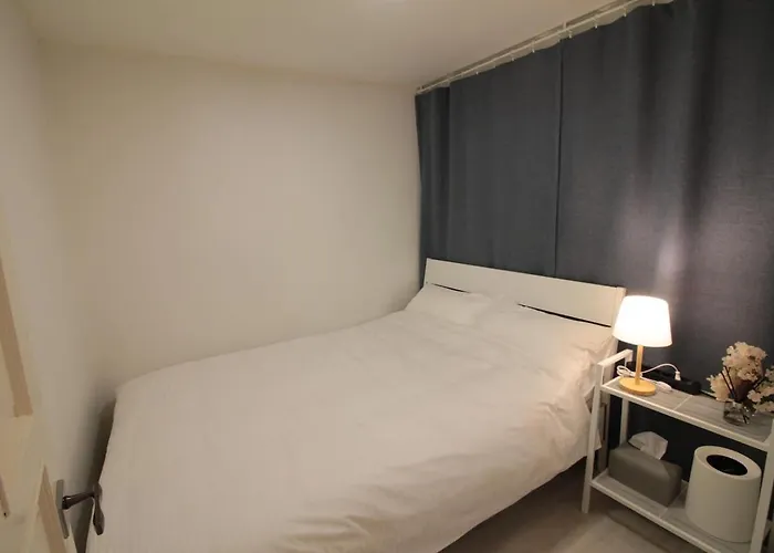 Smart -5 Min Walk From Hongik Univ Exit3 2 Room, 3 Beds ,max 6 Ppl, 2nd Floor Сеул